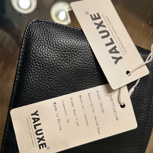 Yaluxe Black Leather Wristlet - Picture 3 of 9